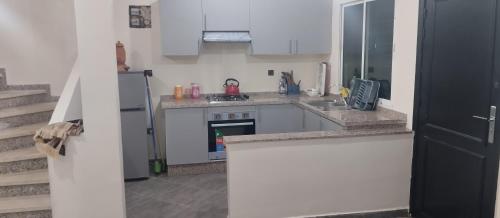 Una cocina o zona de cocina en Duplex a sidi Bouzid pour famille - Luxury Mini Villa with Swimming Pool