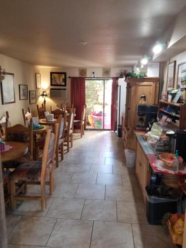 a dining room with tables and chairs and a room with a unintention at Beaver Creek Inn in Lake Montezuma