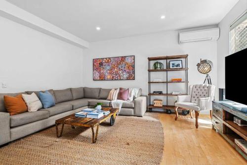 a living room with a couch and a coffee table at The Avenue The Place Terrific 4BR 2BTH Townhouse in Melbourne