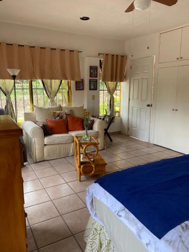 a living room with a bed and a couch at Quinta Ángeles in Cuernavaca