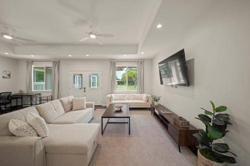 a living room with a couch and a table at HAWAII PARADISE 3Bd2a Home w Pool and FirePit near Ocean in Keaau