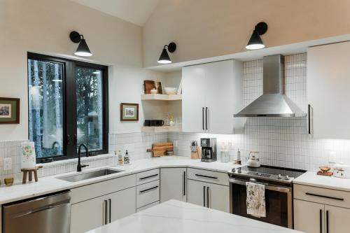 Dapur atau dapur kecil di Pine Place near Sand Valley