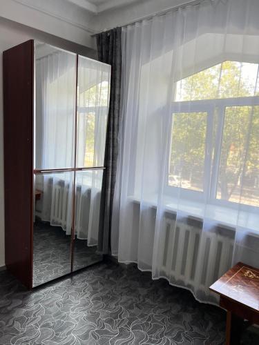 a room with a mirror and a window at Трёхкомнатная квартира на Караменде-би in Balqash