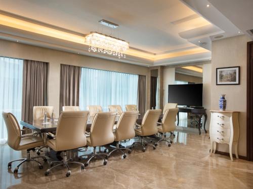 a conference room with a long table and chairs at Wyndham Panbil Batam in Batam Center