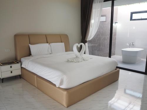 Katil atau katil-katil dalam bilik di Baan First Pool Villa