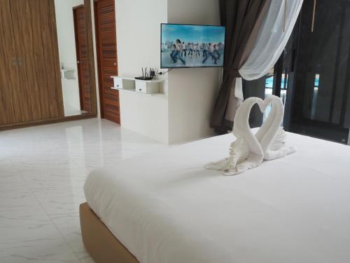 Televisyen dan/atau pusat hiburan di Baan First Pool Villa