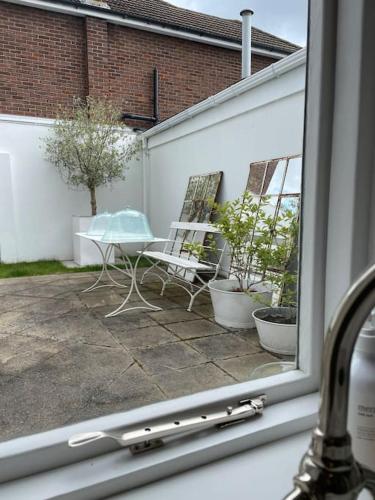 Μπαλκόνι ή βεράντα στο Willow House, Georgian Property in Shepperton