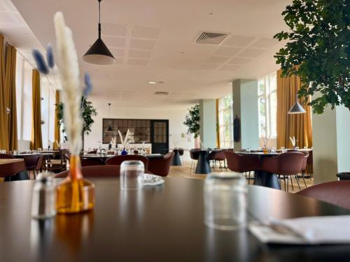 a dining room with a table and chairs at Résidence Services Séniors MONTANA CHARTRES in Chartres