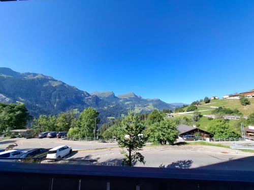 a view of a parking lot with mountains in the background at Ferienwohnung Sankt Peter in Arosa
