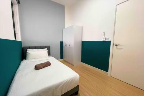 Ένα ή περισσότερα κρεβάτια σε δωμάτιο στο Continew Residence Cozy Suite by GUESTONIC