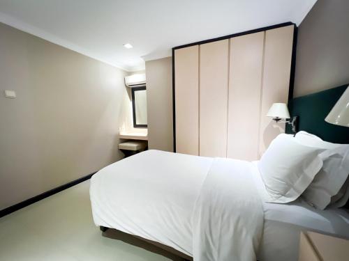 Ένα ή περισσότερα κρεβάτια σε δωμάτιο στο Kristal Hotel Jakarta