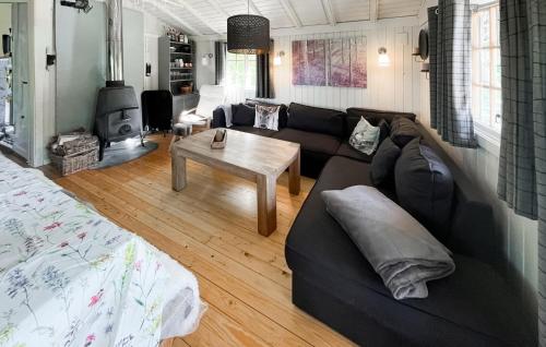 a living room with a couch and a table at Cozy Home In Vinje With Wifi in Hommo