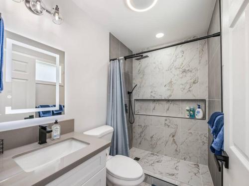 Ванная комната в Island Comfort 3BR Mililani Gem Unit C