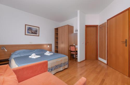 Studio with kitchen and terrace for two people