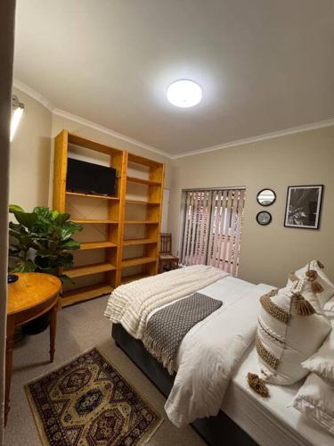 Gallery image of B Shocked Manor - Lux Suites in Cape Town