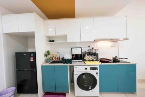 Η κουζίνα ή μικρή κουζίνα στο Continew Residence Cozy Suite by GUESTONIC
