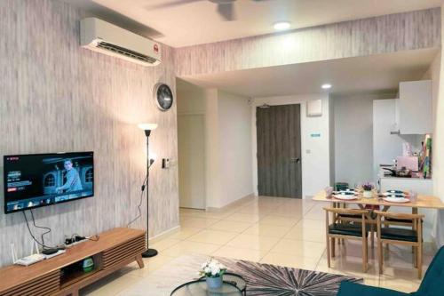 Μια τηλεόραση ή/και κέντρο ψυχαγωγίας στο Continew Residence Cozy Suite by GUESTONIC
