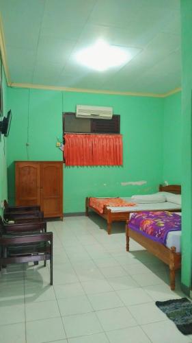 Cama ou camas em um quarto em Hotel Kawsar Syariah