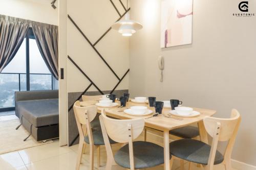 Χώρος καθιστικού στο Continew Residence Cozy Suite by GUESTONIC