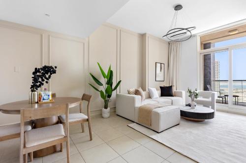 Silkhaus Vacation Homes Chic 1BDR near Canal at Al Reem Island