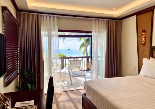 منتجع ريد كوكونت بيتش بوراكاي