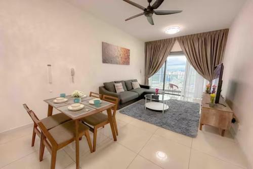 Χώρος καθιστικού στο Continew Residence Cozy Suite by GUESTONIC