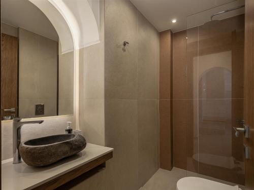 Bilik mandi di Villa Seyian