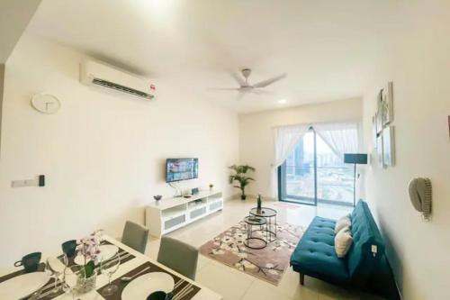 Μια τηλεόραση ή/και κέντρο ψυχαγωγίας στο Continew Residence Cozy Suite by GUESTONIC