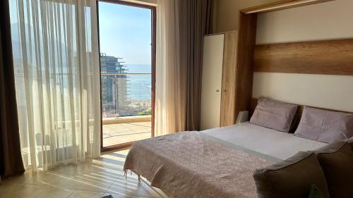 Postel nebo postele na pokoji v ubytování Апартаменты в комлексе Belvedere Residence Бечичи