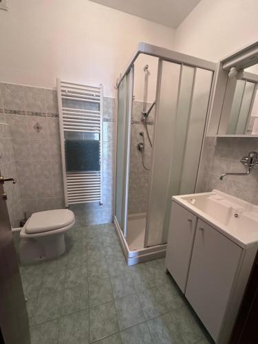 a bathroom with a shower and a toilet and a sink at Appartamento Al Poggio in Besana in Brianza