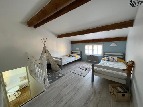 Giường trong phòng chung tại La Maison d'Orange