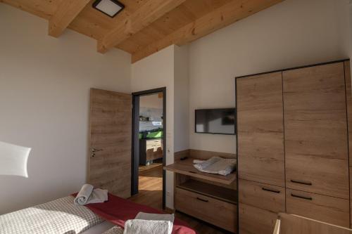 Una cama o camas en una habitación de An Webers Stoag