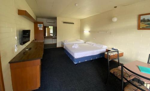 Postel nebo postele na pokoji v ubytování Hawker Hotel Motel