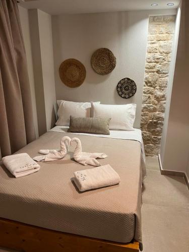 Ένα ή περισσότερα κρεβάτια σε δωμάτιο στο Lithos Villas - Nikiti Halkidiki