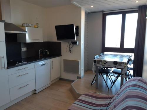 studio la pierre saint martin refait au gout du jour vue sur la vallée