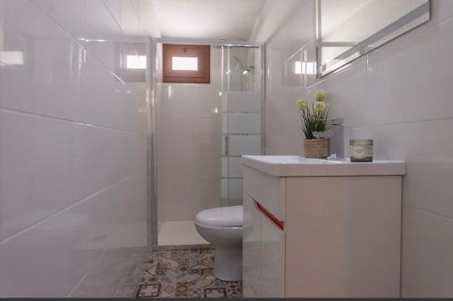 Bilik mandi di CENTRIC HOUSE with PARKING