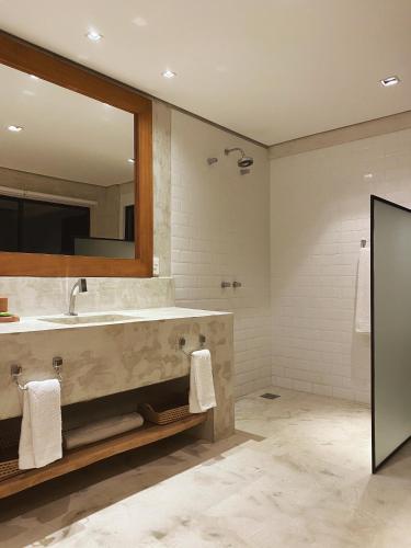 a bathroom with a large sink and a mirror at Beach House Brazil in Amontada