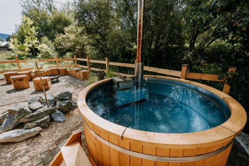 a wooden barrel hot tub with a water fountain at Roubenka Sobotín in Sobotín