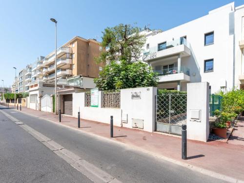 Apartment Les Girelles by Interhome