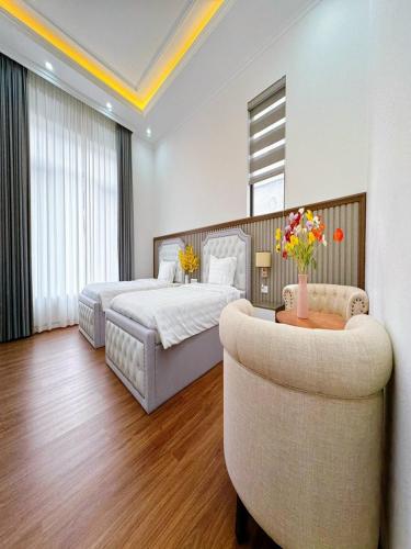 a bedroom with a bed and a couch and a chair at Villa 13 phòng ngủ vip - Đầy đủ tiện nghi - Bể bơi riêng - Bàn Bi a in Ha Long