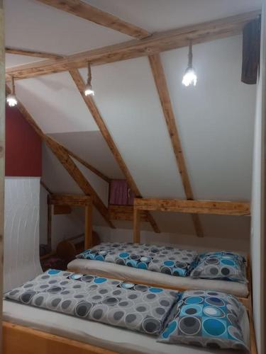 two bunk beds in a room with a attic at Kuća za odmor Vidikovac in Rumboci