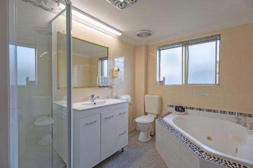 Un baño de Shearing Shed Motor Inn