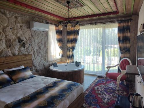 Postel nebo postele na pokoji v ubytování Fiesta Stone House