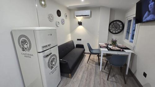 a small living room with a couch and a table at Calpurnia Abana in Ourense