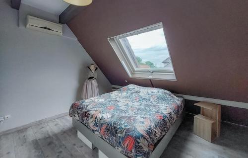Lovely Home In Geispolsheim With Wifiにあるベッド