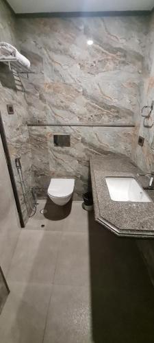 Ένα μπάνιο στο Hotel Jia International