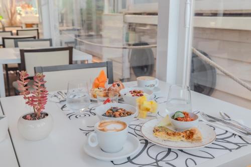 Еда / где поесть недалеко от отеля