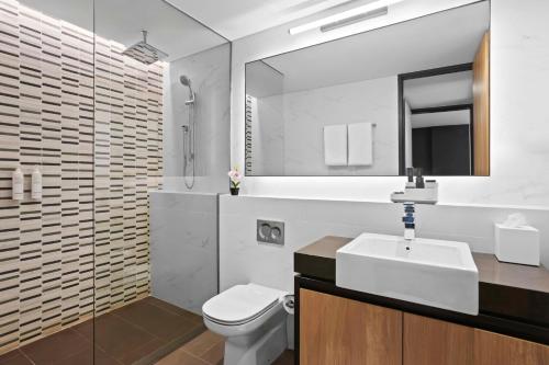 Ένα μπάνιο στο Marriott Executive Apartments Port Moresby