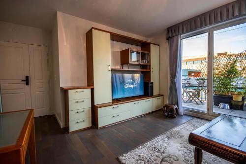 Kuchyň nebo kuchyňský kout v ubytování Cosy CoLiving space near Paris