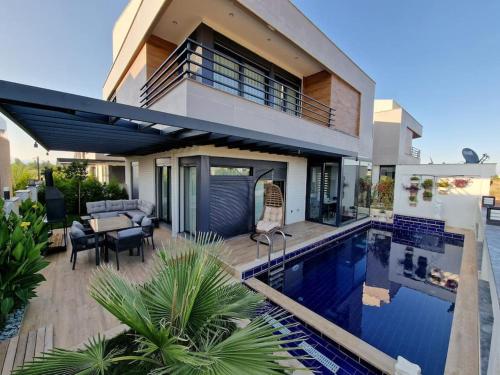 Perfect Family Villa Golden Life